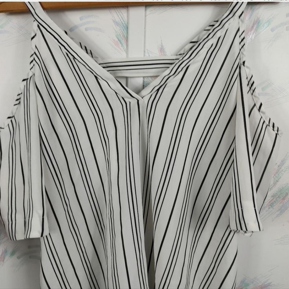 Sienna Sky Striped Cold Shoulder Top V-neck Short Sleeve Small - Picture 3 of 10